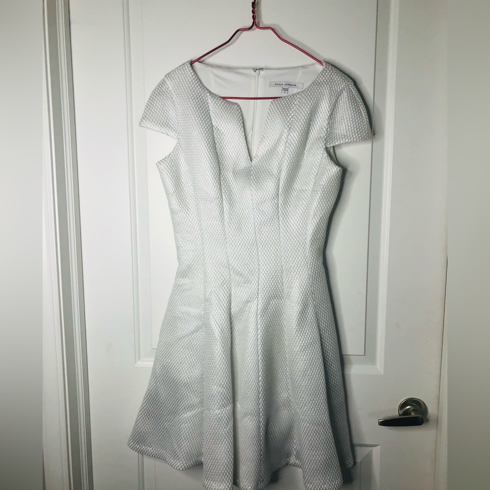 White v neck flare dress Size 4